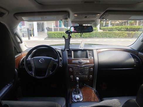 Used 2019 Nissan Armada SL image 2