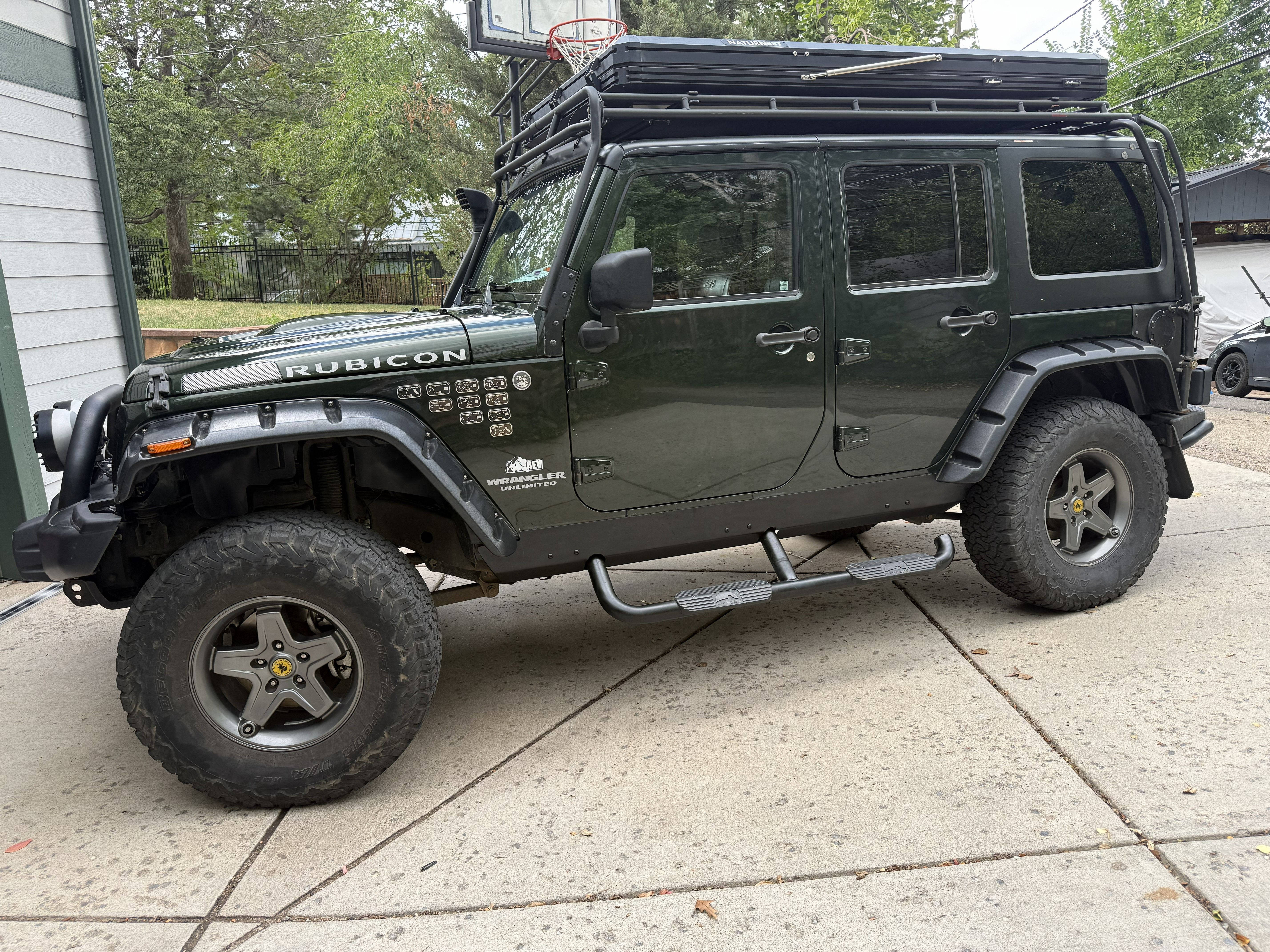 Used 2010 Jeep Wrangler Unlimited Rubicon w/ Dual Top Group AWD/4WD image 4