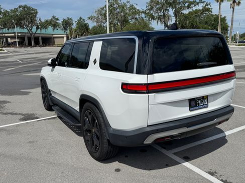 Used 2023 Rivian R1S Launch Edition AWD/4WD image 9