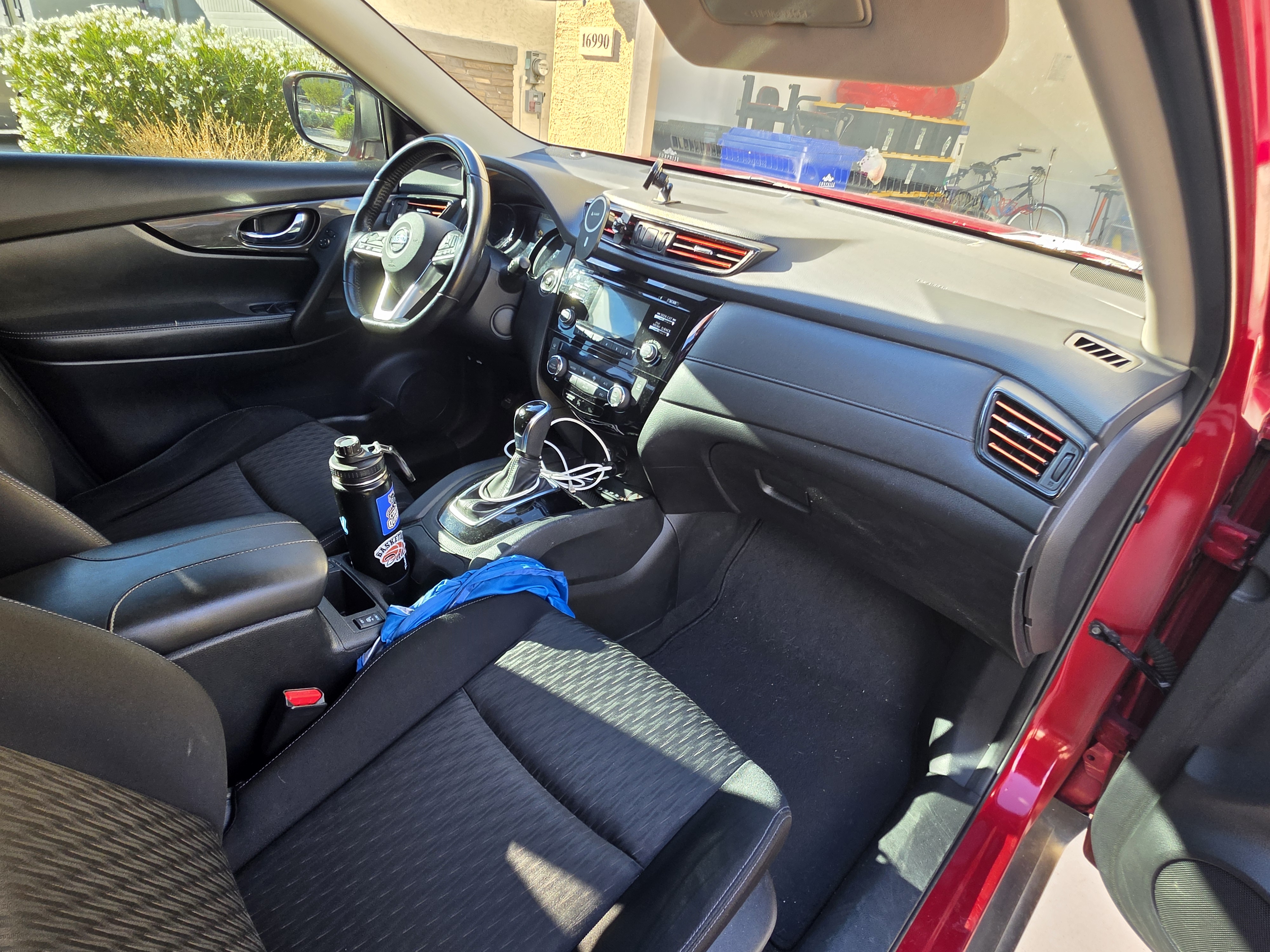 Used 2017 Nissan Rogue SV AWD/4WD image 5