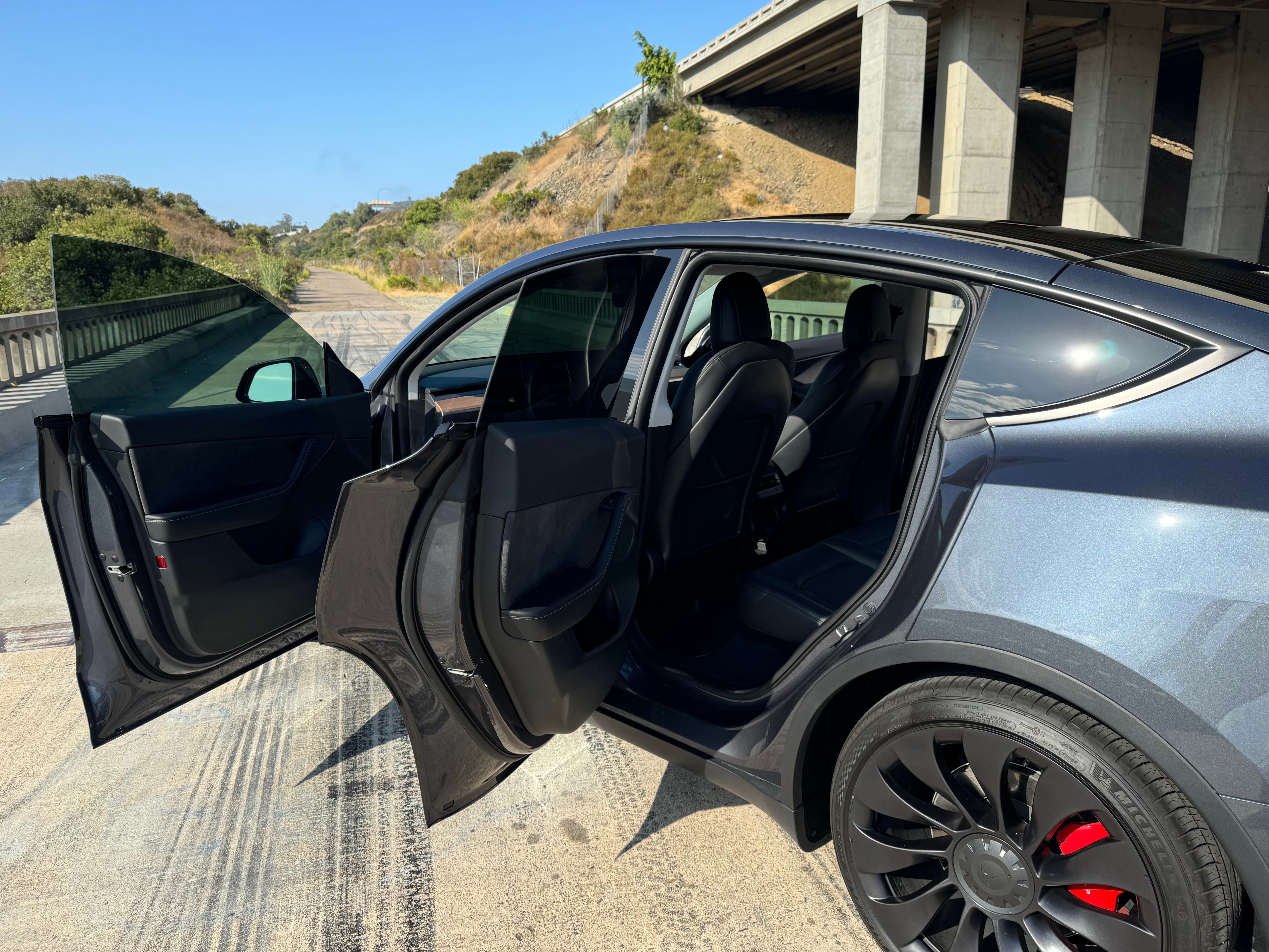 Used 2022 Tesla Model Y Performance AWD/4WD image 16