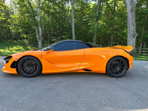 Used 2026 McLaren 750S Spider RWD image 2