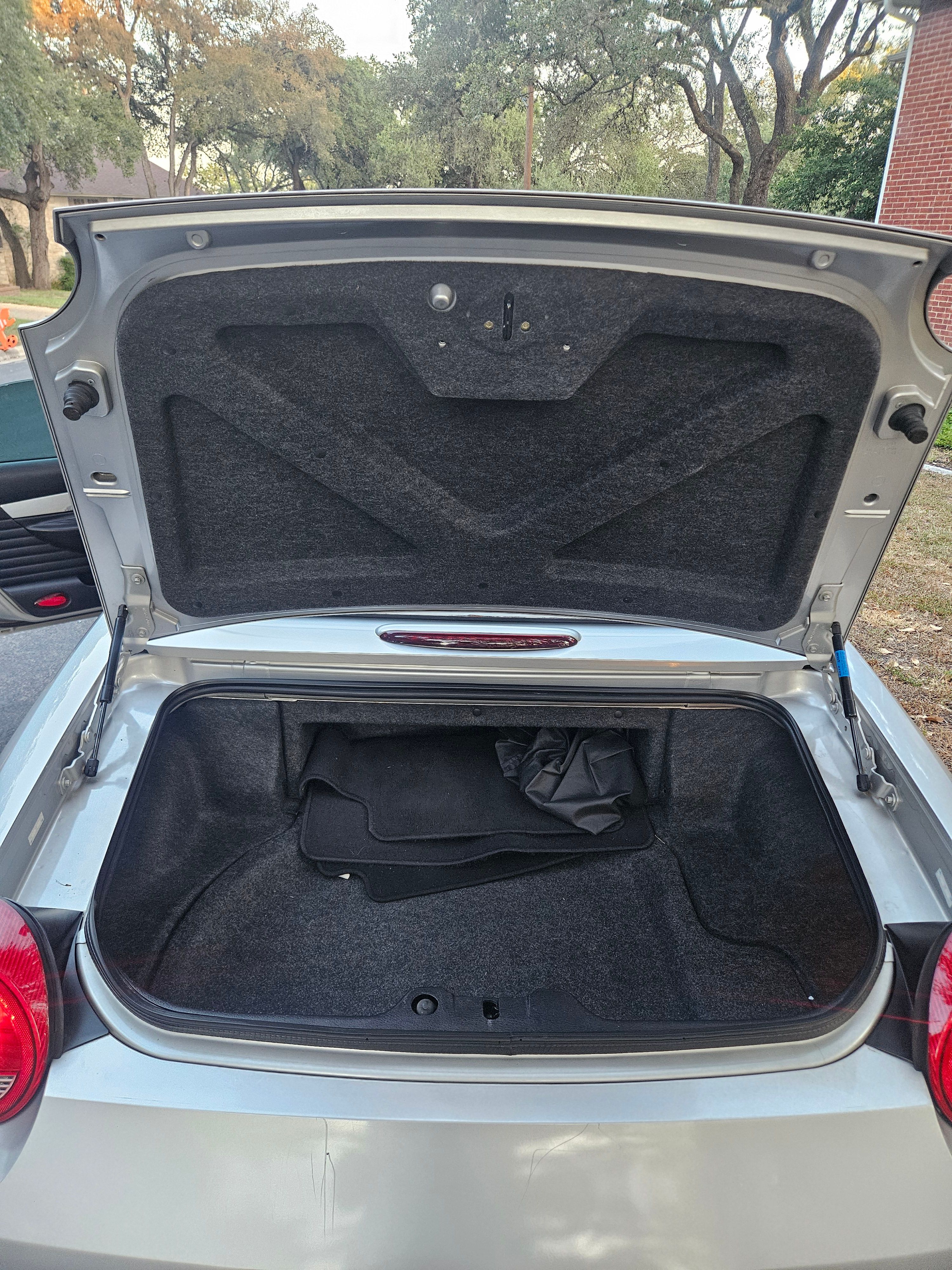 Used 2005 Ford Thunderbird RWD image 12