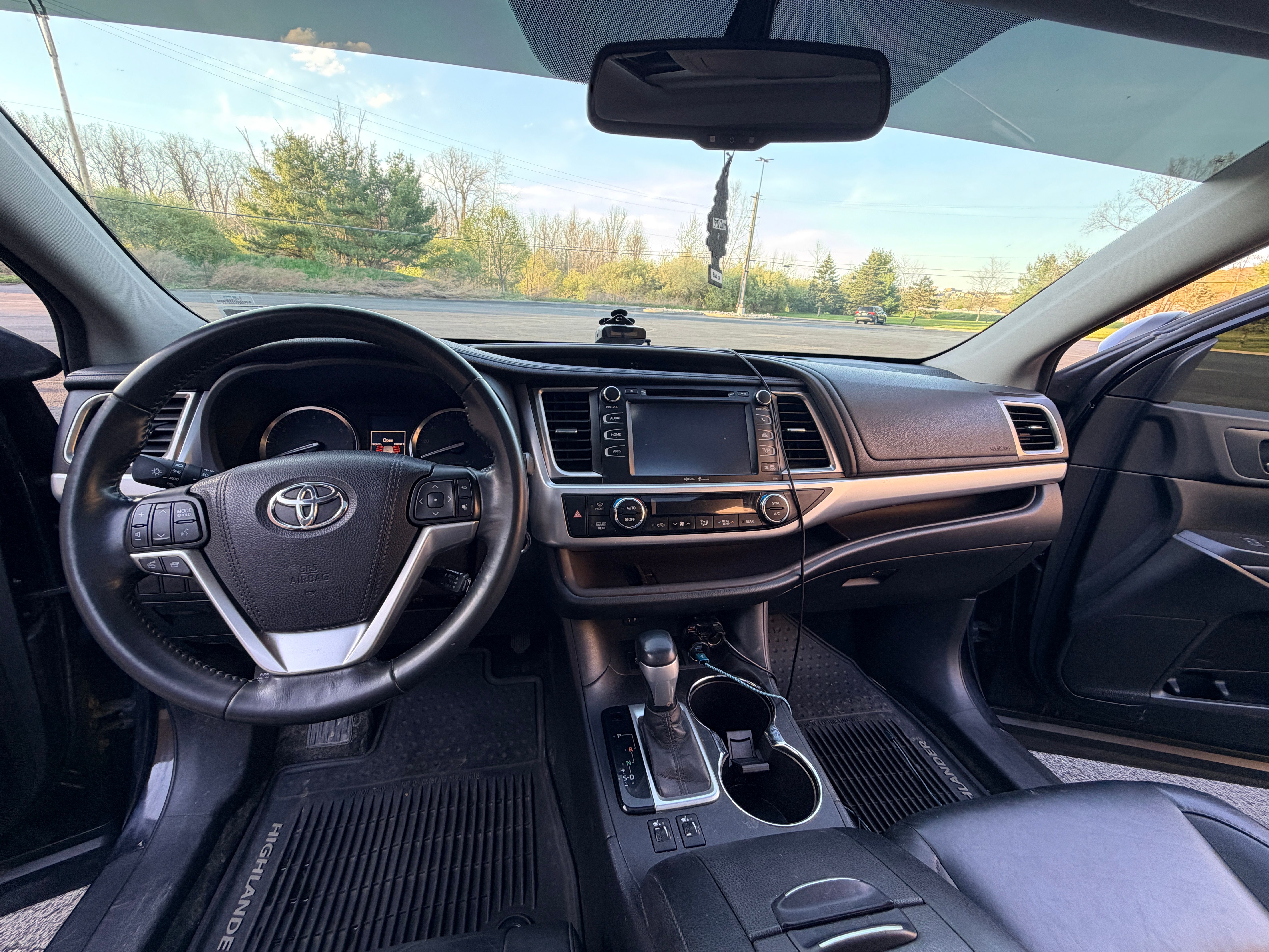 Used 2015 Toyota Highlander XLE AWD/4WD image 8