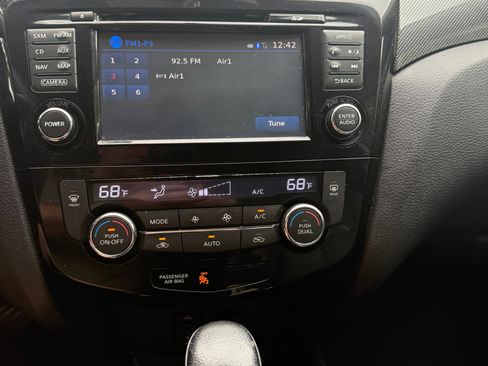 Used 2014 Nissan Rogue SL w/ SL Premium Package FWD image 10