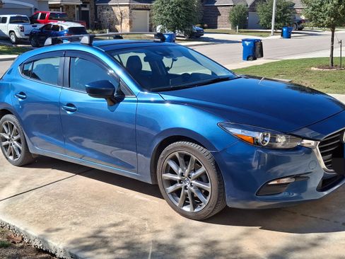 Used 2018 MAZDA MAZDA3 Touring image 4