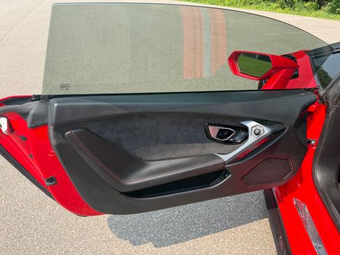 Used 2015 Lamborghini Huracan LP 610-4 AWD/4WD image 14