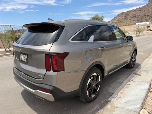 Used 2025 Kia Sorento EX w/ EX Panoramic Sunroof Package AWD/4WD image 10