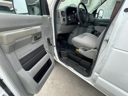 Used 2010 Ford E-250 and Econoline 250 RWD image 8