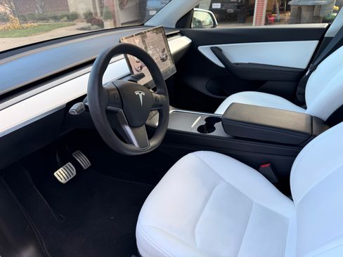 Used 2022 Tesla Model Y Performance image 4