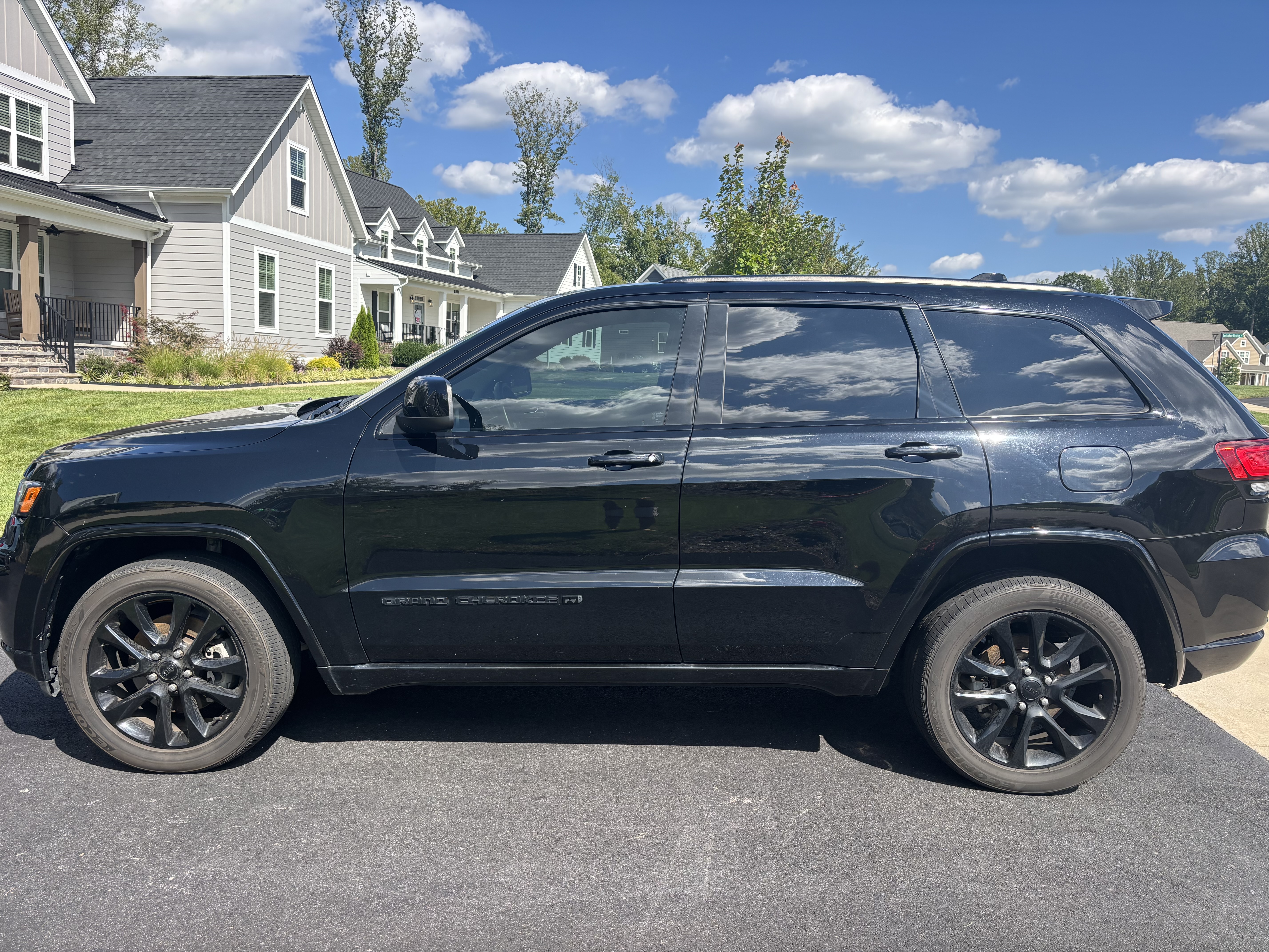 Used 2022 Jeep Grand Cherokee Laredo X AWD/4WD image 4