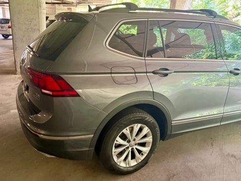 Used 2018 Volkswagen Tiguan SE w/ Panoramic Sunroof Package AWD/4WD image 4