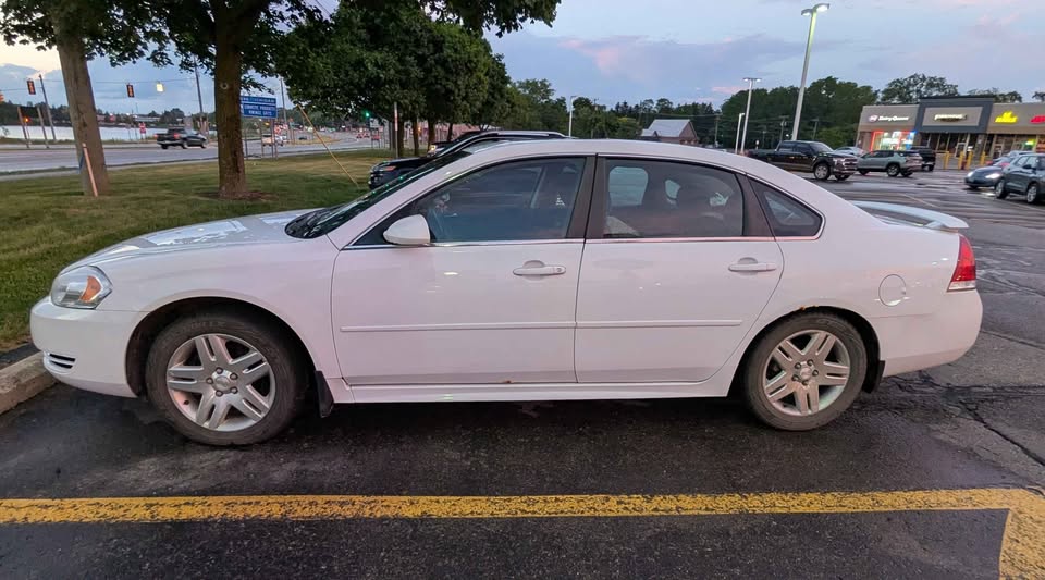 Used 2013 Chevrolet Impala LT w/ LT Sunroof Package FWD image 6