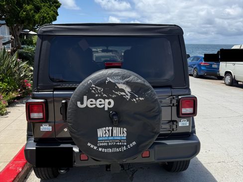 Used 2020 Jeep Wrangler Unlimited Sahara AWD/4WD image 6