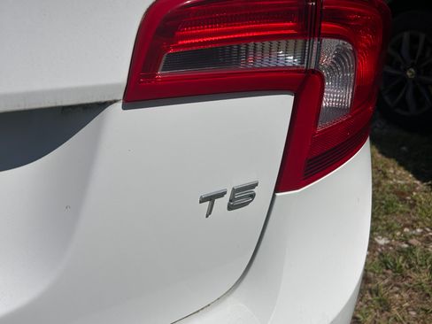 Used 2012 Volvo S60 T5 w/ Climate Pkg FWD image 5