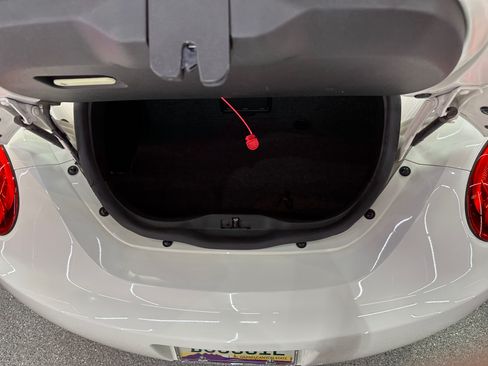 Used 2007 Volkswagen Beetle Triple White Edition image 8