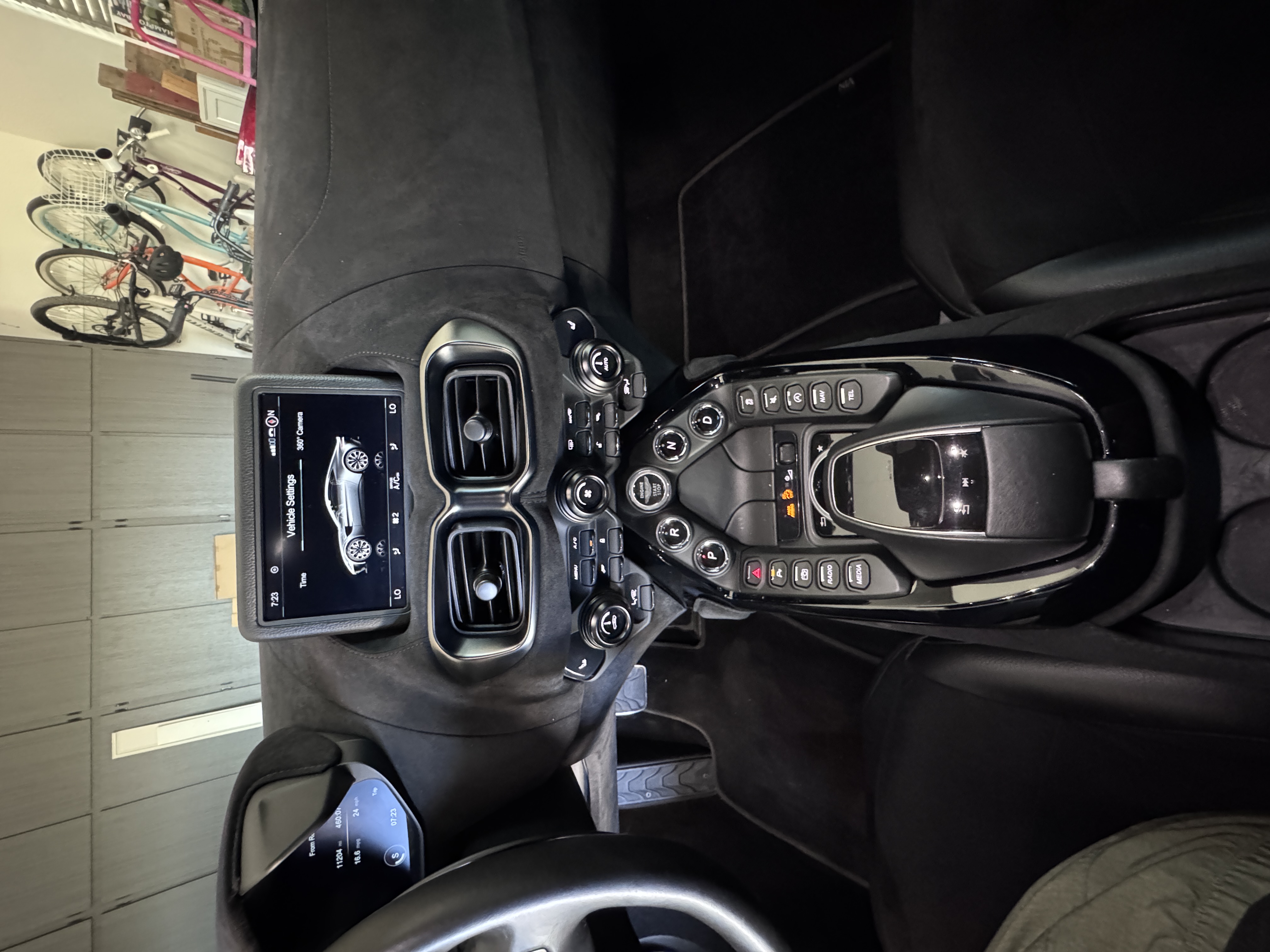 Used 2020 Aston Martin V8 Vantage Coupe RWD image 25