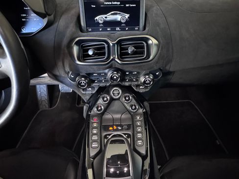 Used 2020 Aston Martin V8 Vantage Coupe RWD image 25