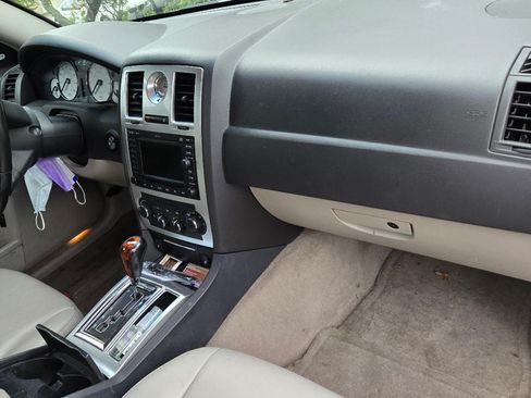 Used 2006 Chrysler 300 C w/ Navigation & Sound Group II image 12