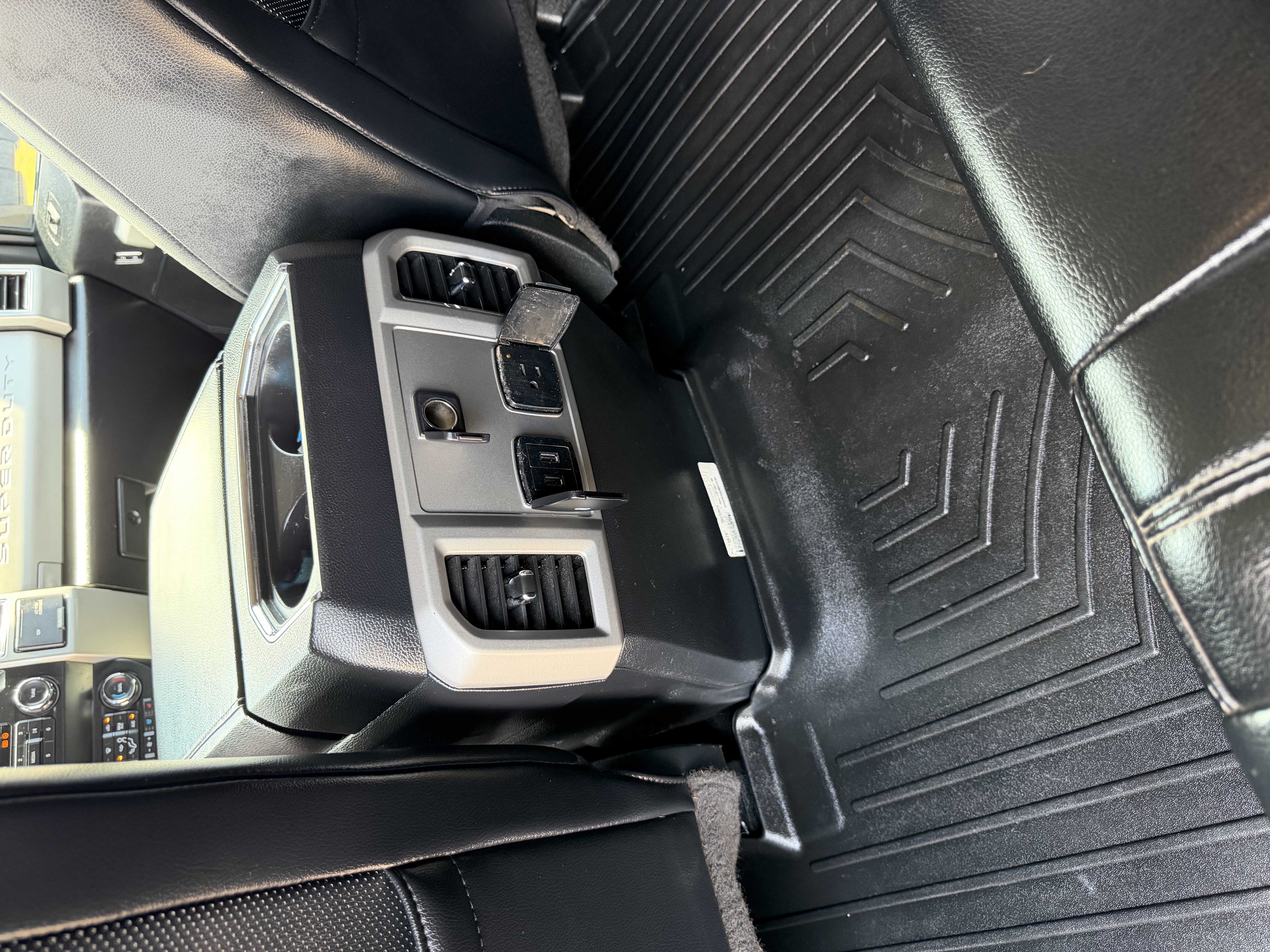 Used 2019 Ford F250 Lariat w/ Lariat Value Package AWD/4WD image 23