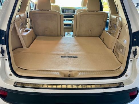 Used 2014 Toyota Highlander Limited image 9
