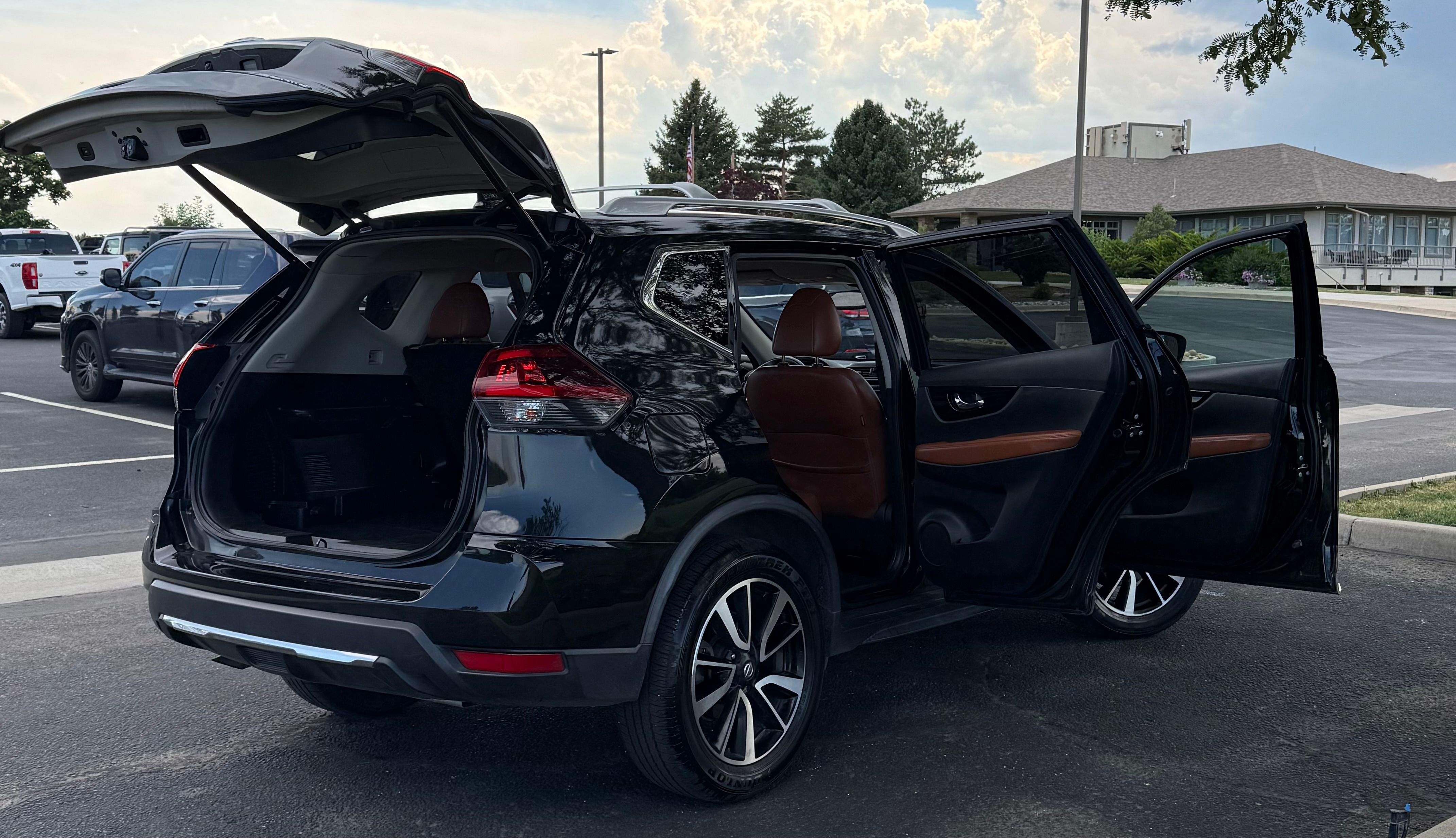 Used 2018 Nissan Rogue SL w/ Premium Package AWD/4WD image 5