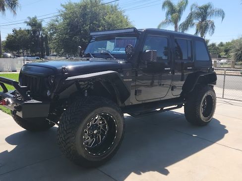 Used 2017 Jeep Wrangler Unlimited Sport image 1