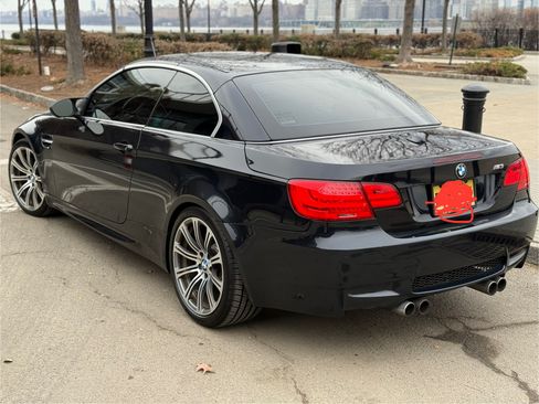 Used 2011 BMW M3 Convertible image 2