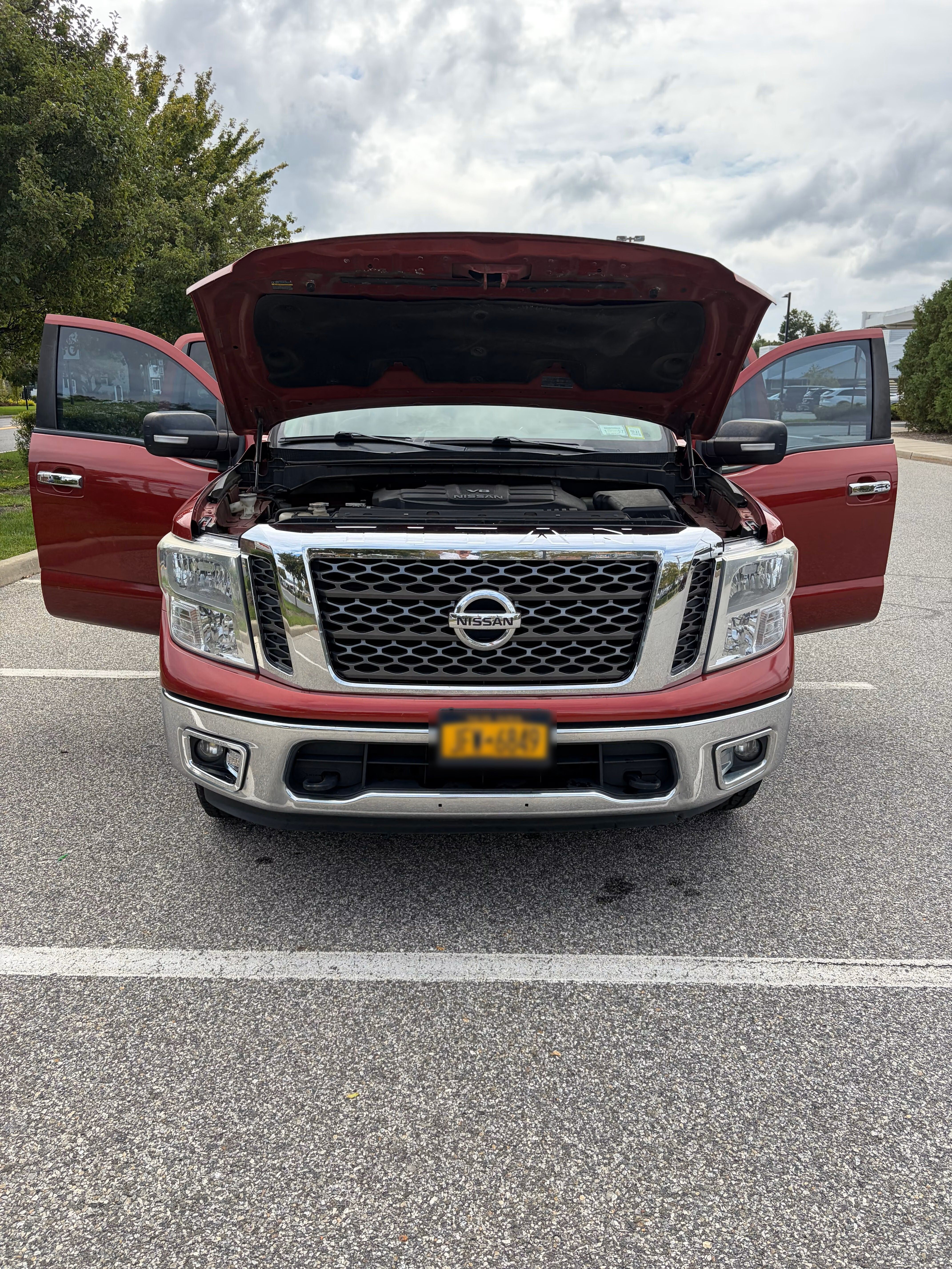Used 2017 Nissan Titan SV AWD/4WD image 2