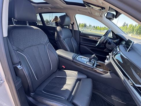 Used 2020 BMW 740i RWD image 19