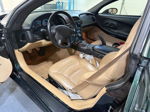 Used 2000 Chevrolet Corvette Coupe w/ Roof Pkg image 13