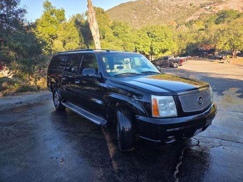 Used 2004 Cadillac Escalade ESV AWD image 9