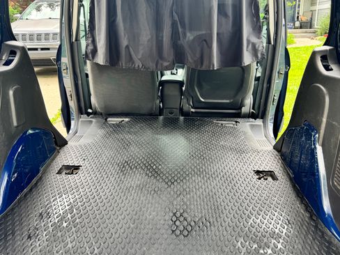 Used 2018 Ford Transit Connect XLT FWD image 10
