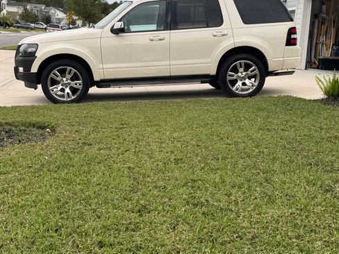 Used 2009 Ford Explorer Limited image 4