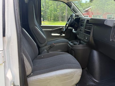 Used 2019 GMC Savana 2500 w/ Driver Convenience Package RWD image 8