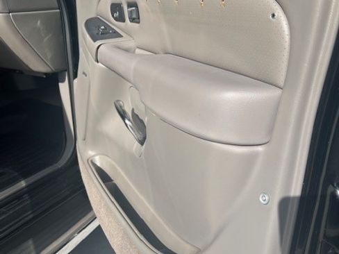 Used 2005 Cadillac Escalade EXT AWD/4WD image 16