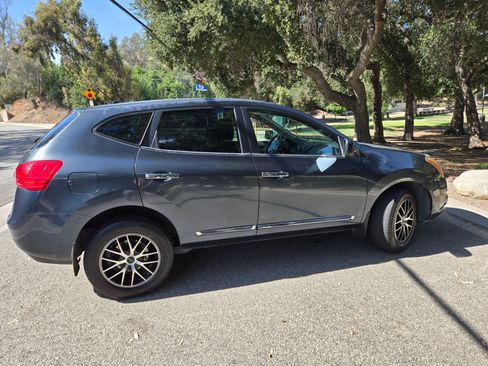 Used 2014 Nissan Rogue S FWD image 8