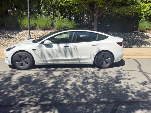 Used 2023 Tesla Model 3 Standard Range RWD image 5