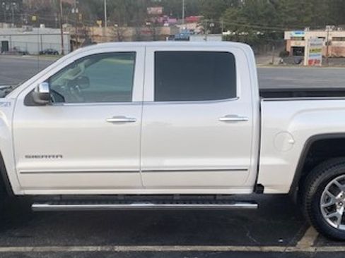 Used 2018 GMC Sierra 1500 SLT image 1