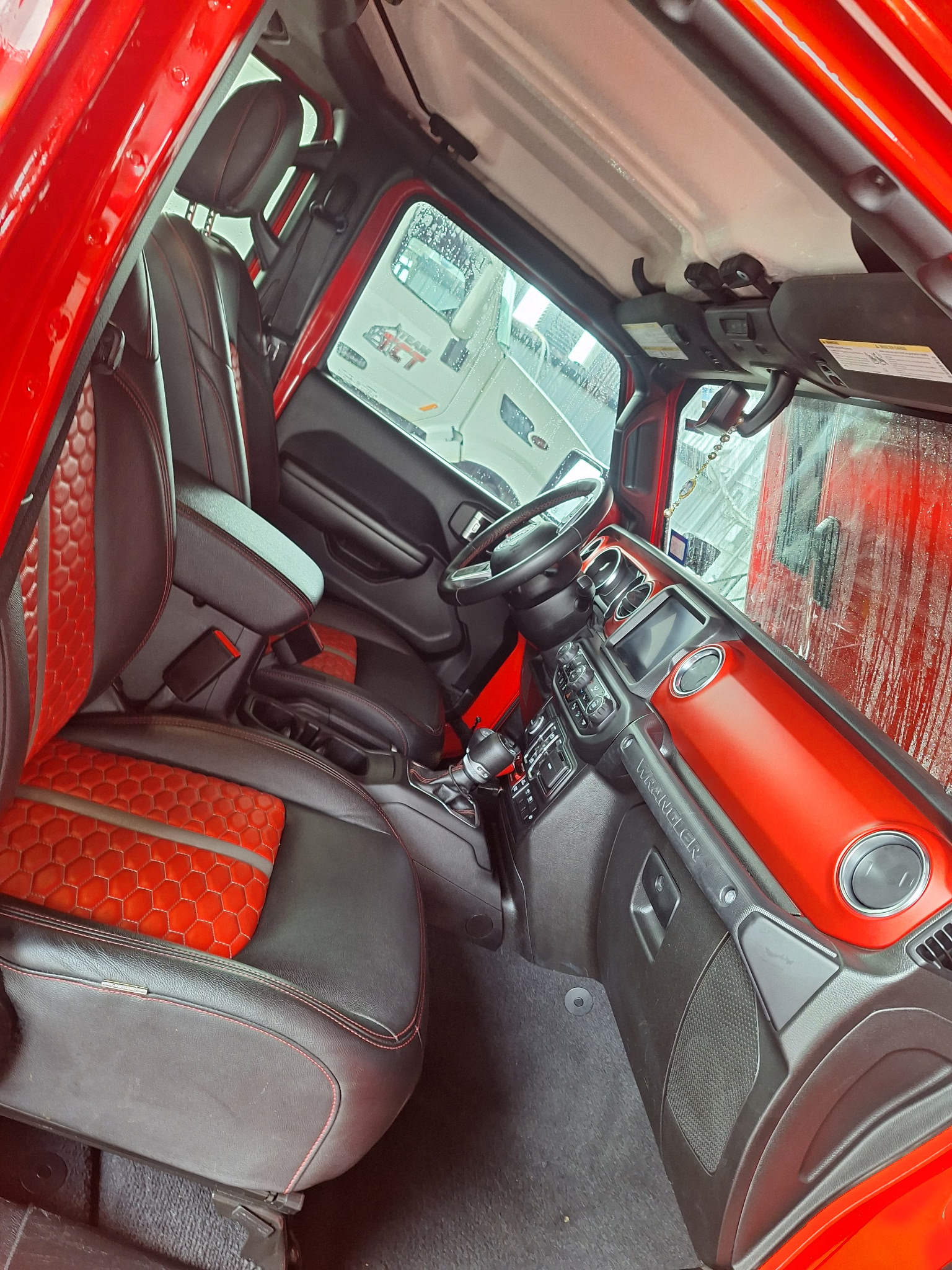 Used 2021 Jeep Wrangler Unlimited Rubicon AWD/4WD image 2