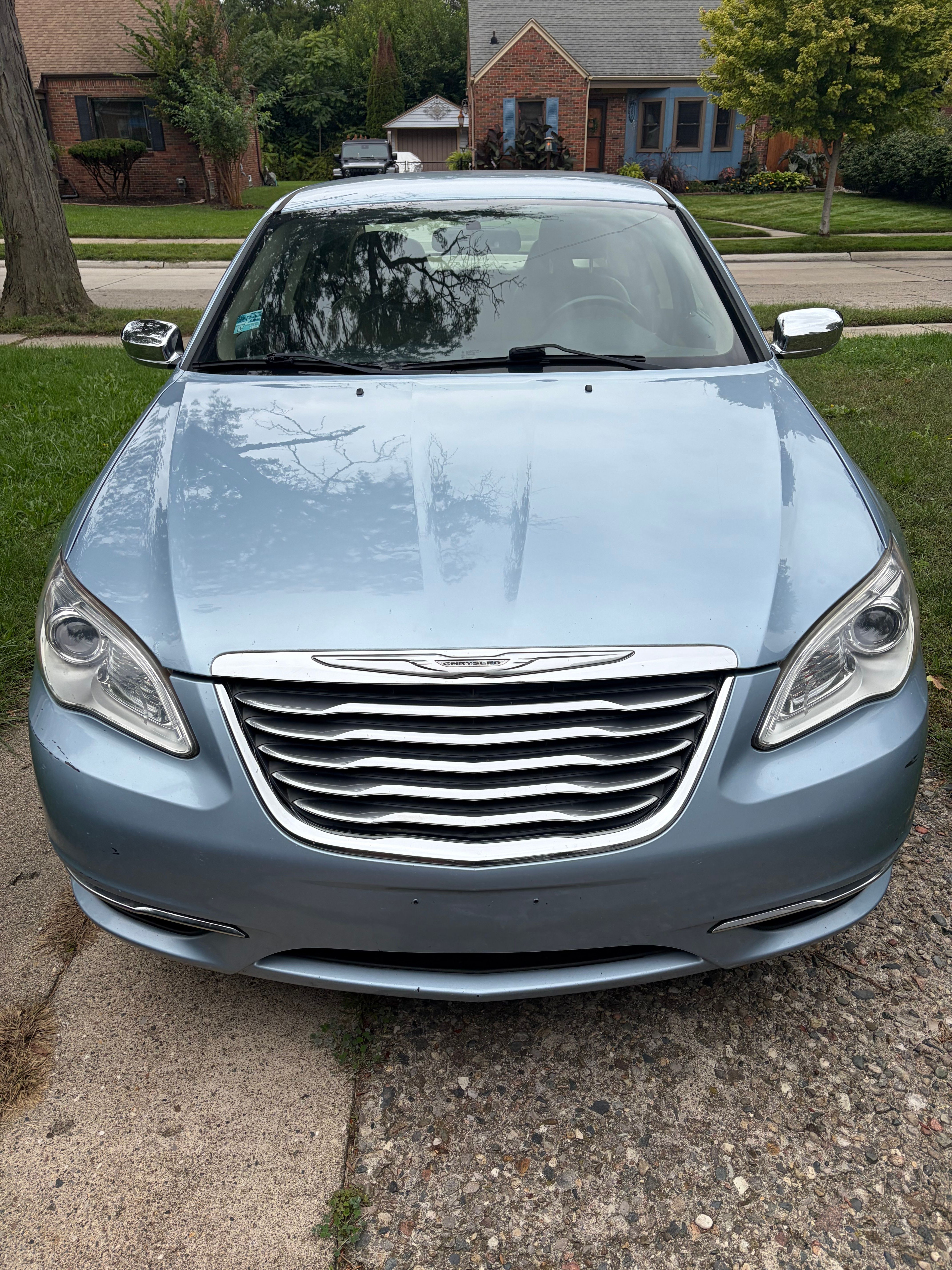 Used 2012 Chrysler 200 Limited FWD image 1