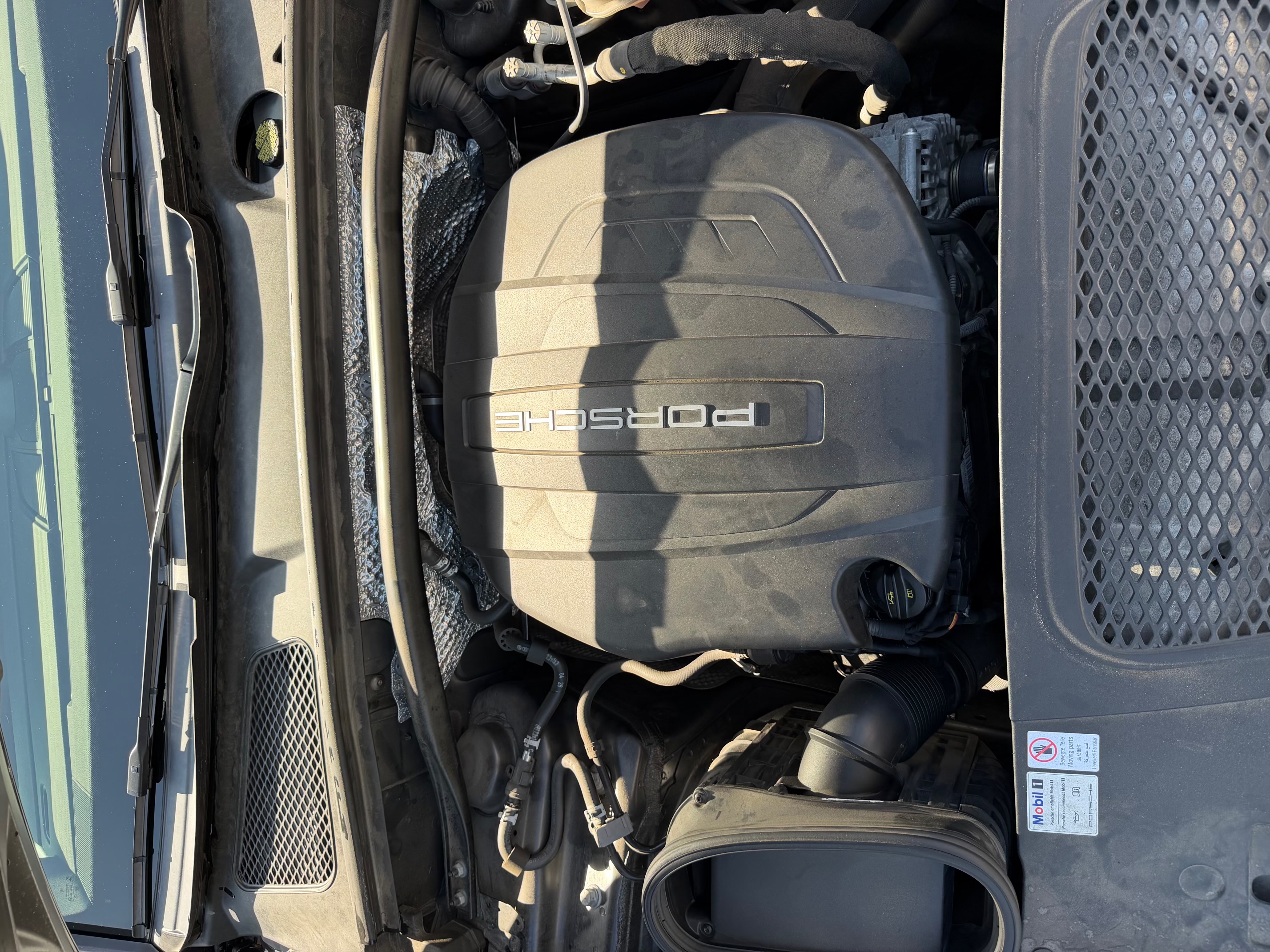 Used 2018 Porsche Macan Sport Edition AWD/4WD image 17