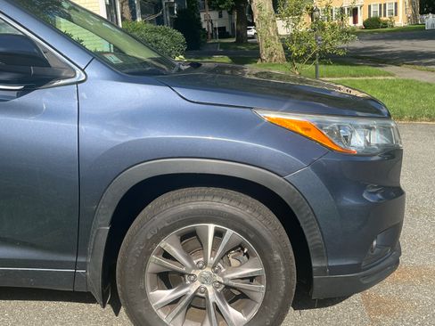 Used 2015 Toyota Highlander XLE AWD/4WD image 4