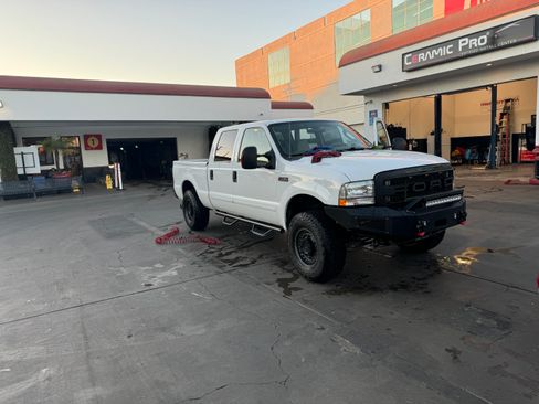 Used 2004 Ford F250 XLT image 2