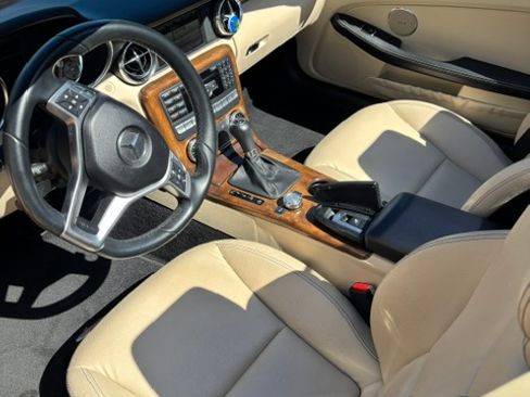 Used 2014 Mercedes-Benz SLK 250 image 9