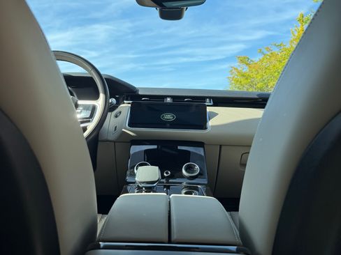 Used 2022 Land Rover Range Rover Velar R-Dynamic S image 13