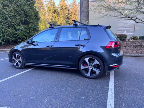 Used 2016 Volkswagen GTI SE w/ Driver Assistance Package FWD image 6