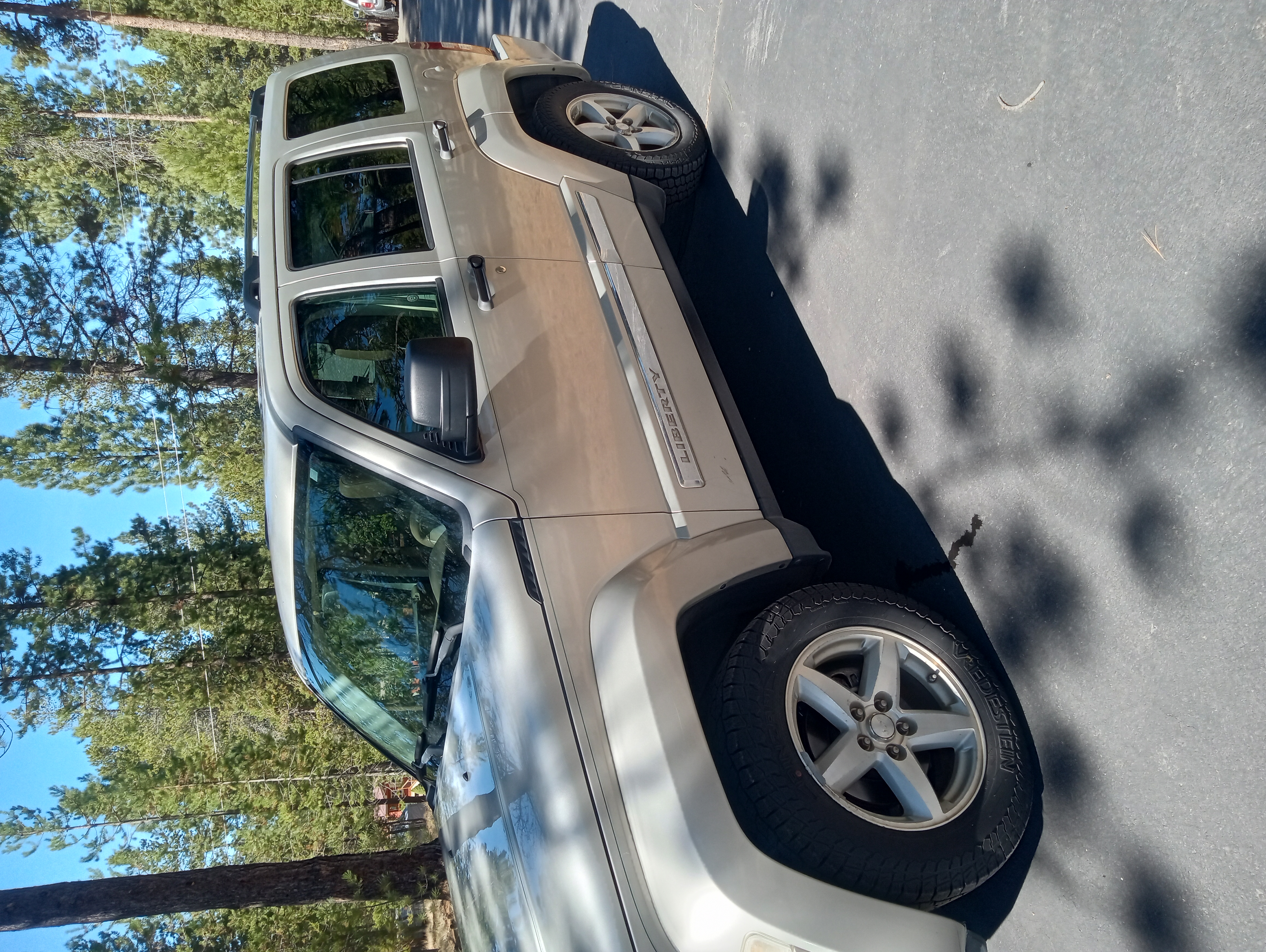 Used 2008 Jeep Liberty Limited w/ Premium Group II AWD/4WD image 1