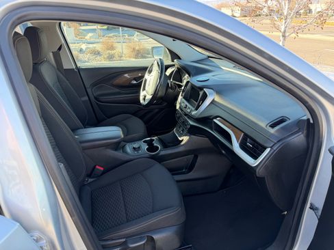 Used 2018 GMC Terrain SLE w/ Driver Convenience Package image 9