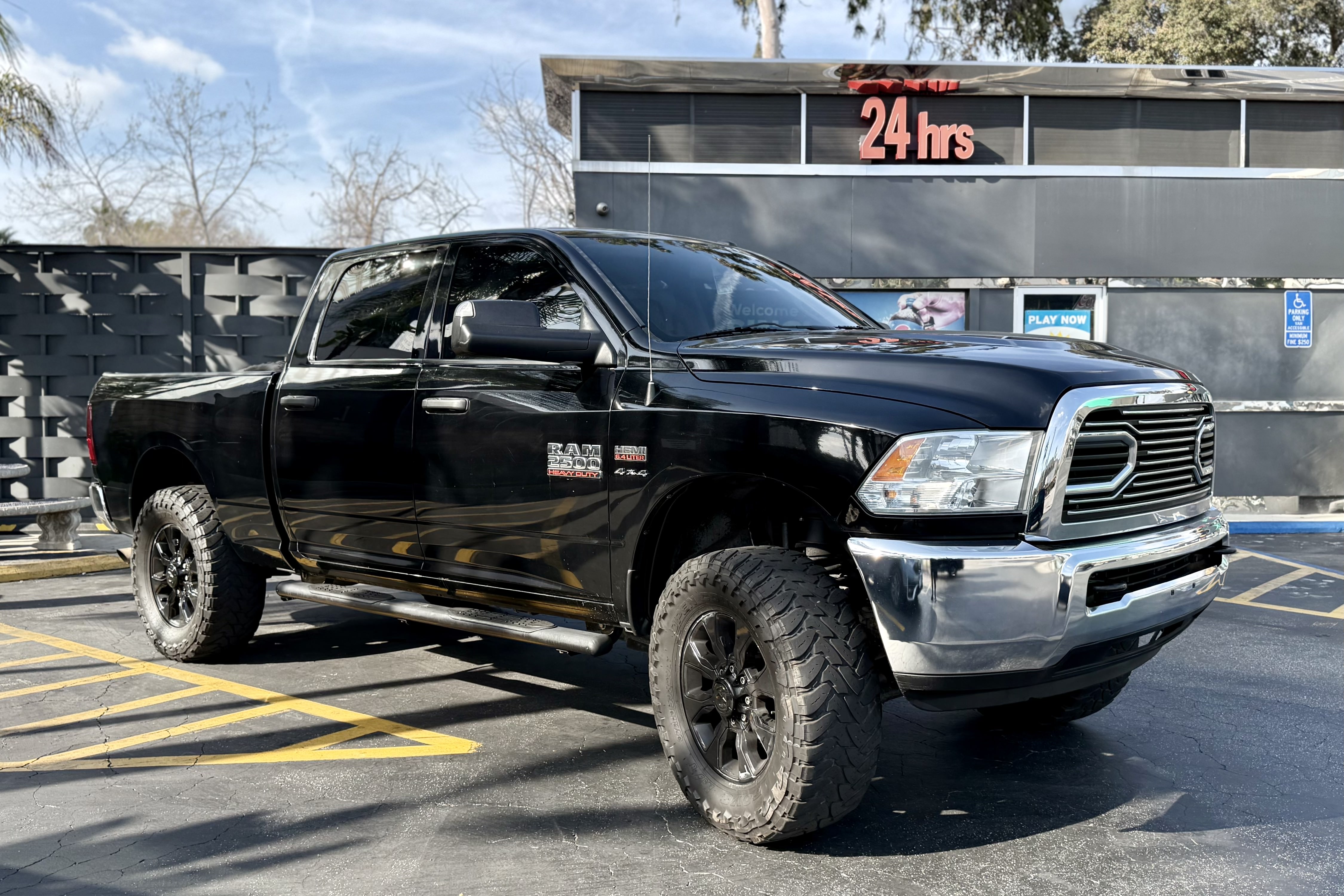 Used 2014 RAM 2500 Tradesman w/ Chrome Appearance Group AWD/4WD image 9